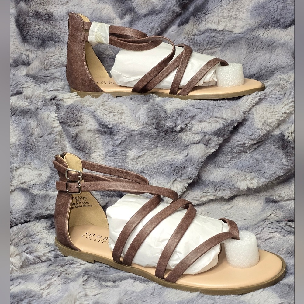 NWB Journee Collection Zailie Gladiator Sandals Brown Strappy Flat Womens‎ 7.5